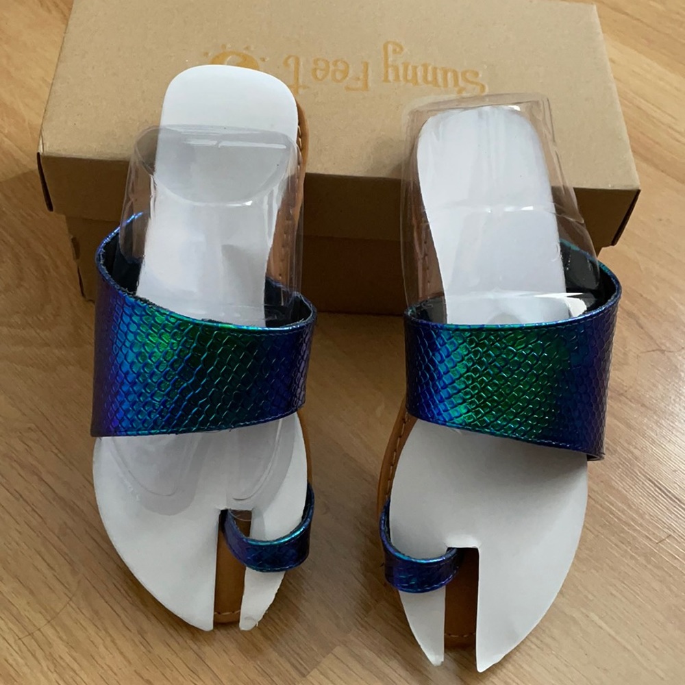 Toe ring sandals blueish green color, size 5//2
